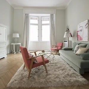 jet-setter-opera-apartment.inbudapesthotels.com/